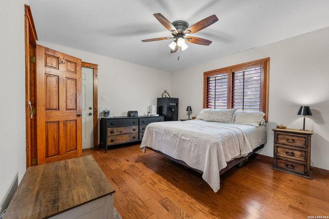 208 Oak Bend Dr, La Vernia, TX 78121