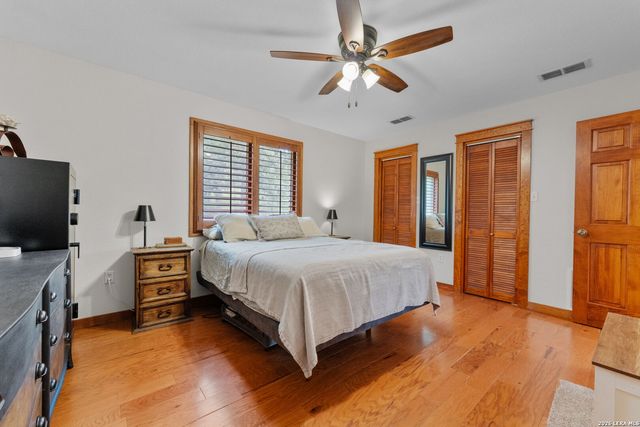 208 Oak Bend Dr, La Vernia, TX 78121