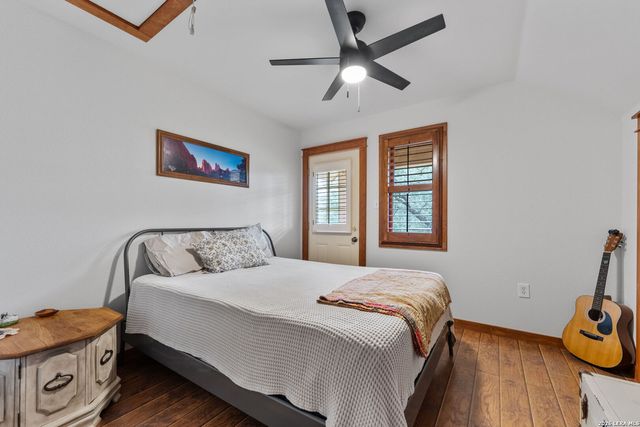 208 Oak Bend Dr, La Vernia, TX 78121