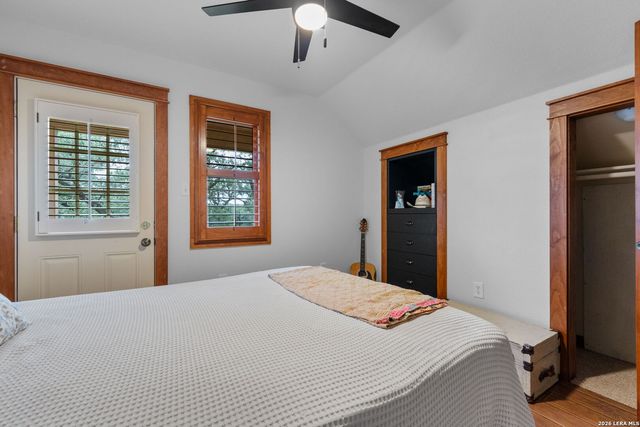 208 Oak Bend Dr, La Vernia, TX 78121