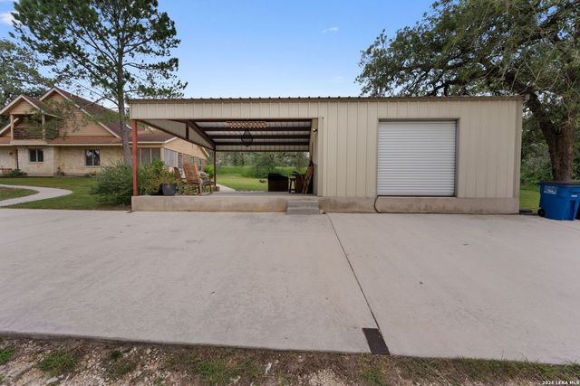 208 Oak Bend Dr, La Vernia, TX 78121