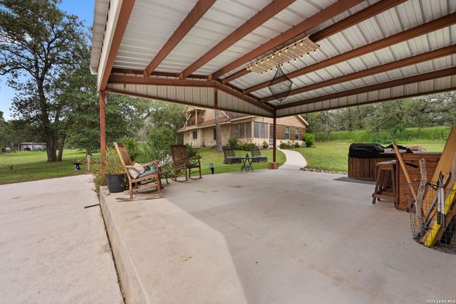 208 Oak Bend Dr, La Vernia, TX 78121