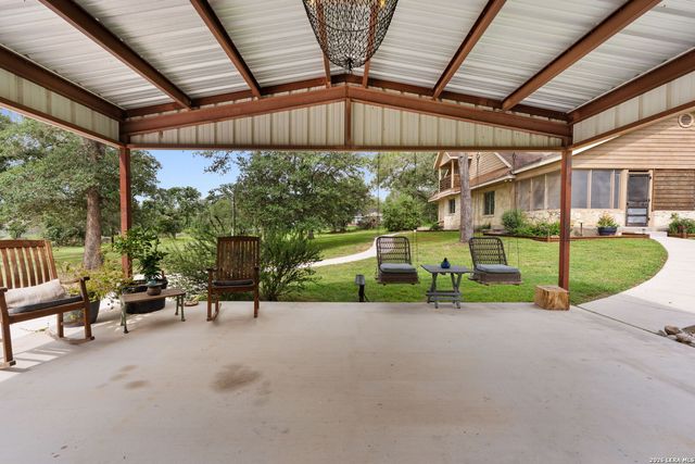 208 Oak Bend Dr, La Vernia, TX 78121