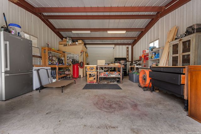 208 Oak Bend Dr, La Vernia, TX 78121