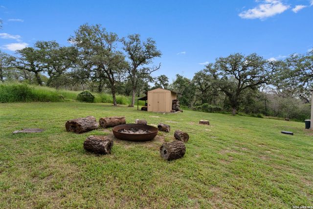 208 Oak Bend Dr, La Vernia, TX 78121