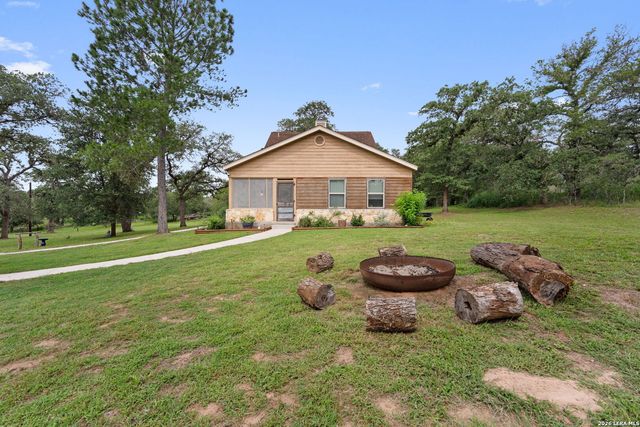 208 Oak Bend Dr, La Vernia, TX 78121