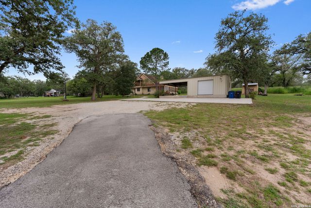 208 Oak Bend Dr, La Vernia, TX 78121
