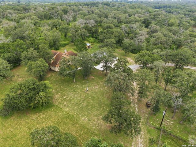 208 Oak Bend Dr, La Vernia, TX 78121