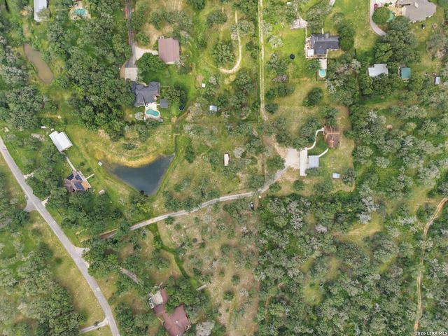 208 Oak Bend Dr, La Vernia, TX 78121