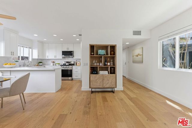 446 San Vicente Boulevard 106, Santa Monica, CA 90402
