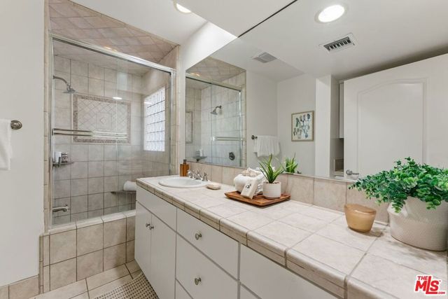 446 San Vicente Boulevard 106, Santa Monica, CA 90402