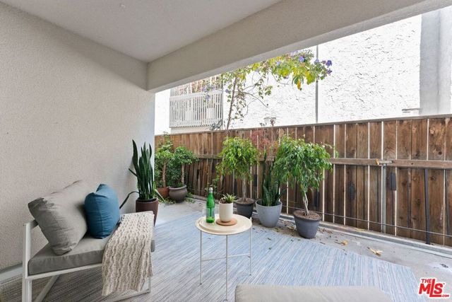 446 San Vicente Boulevard 106, Santa Monica, CA 90402