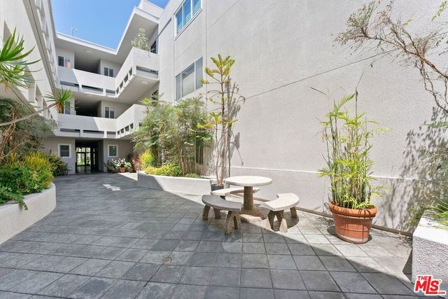 446 San Vicente Boulevard 106, Santa Monica, CA 90402