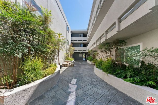 446 San Vicente Boulevard 106, Santa Monica, CA 90402