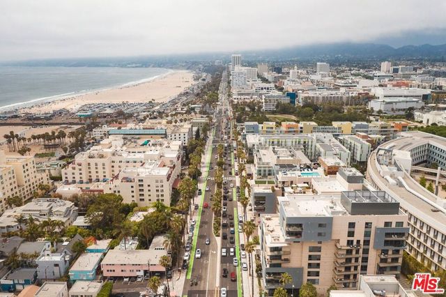446 San Vicente Boulevard 106, Santa Monica, CA 90402