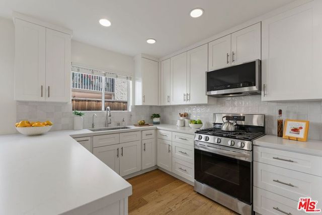 446 San Vicente Boulevard 106, Santa Monica, CA 90402
