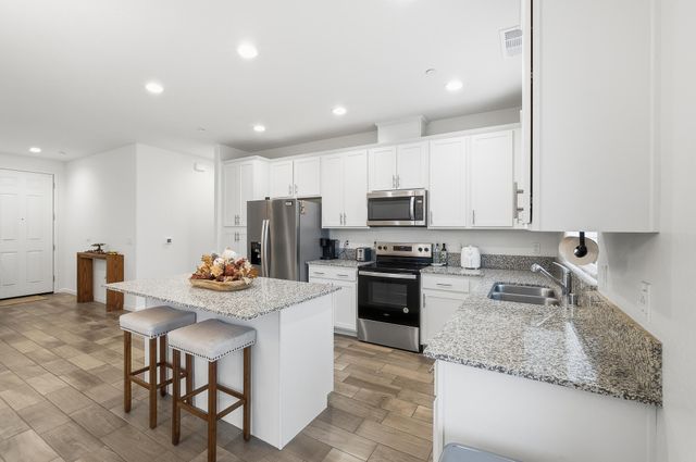 3408 Dorset Street, Tulare, CA 93274