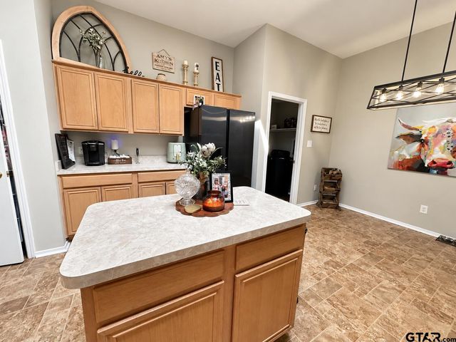 501 Noah Ln, Lindale, TX 75771