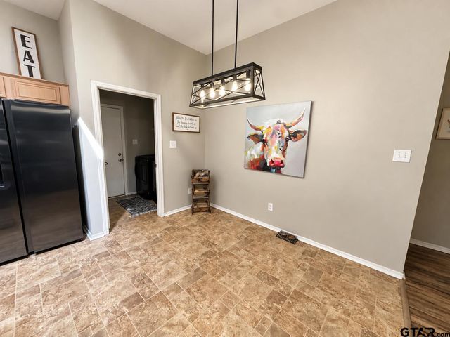 501 Noah Ln, Lindale, TX 75771