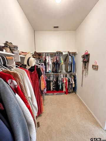 501 Noah Ln, Lindale, TX 75771