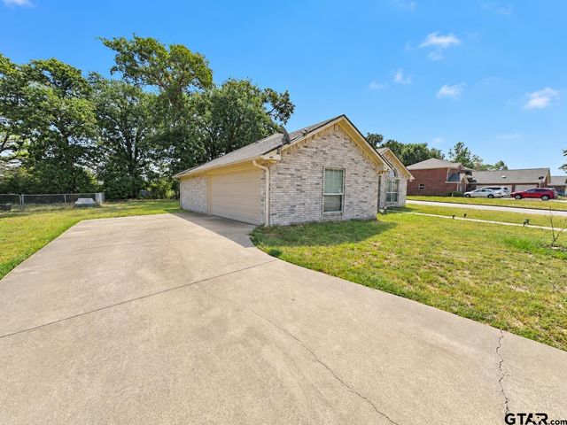 501 Noah Ln, Lindale, TX 75771