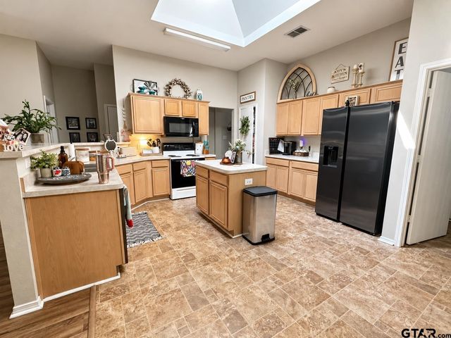 501 Noah Ln, Lindale, TX 75771