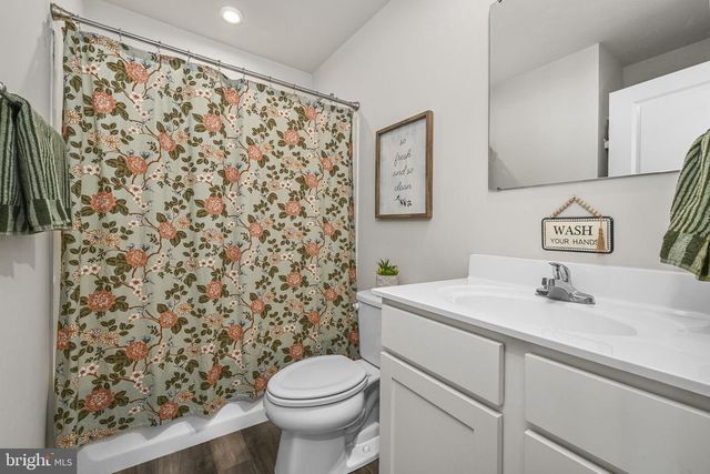 121 NELSON LN, Pottstown, PA 19464