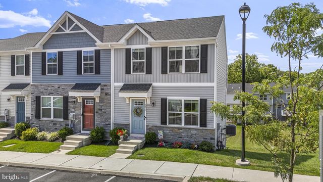 121 NELSON LN, Pottstown, PA 19464