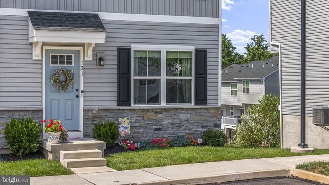 121 NELSON LN, Pottstown, PA 19464