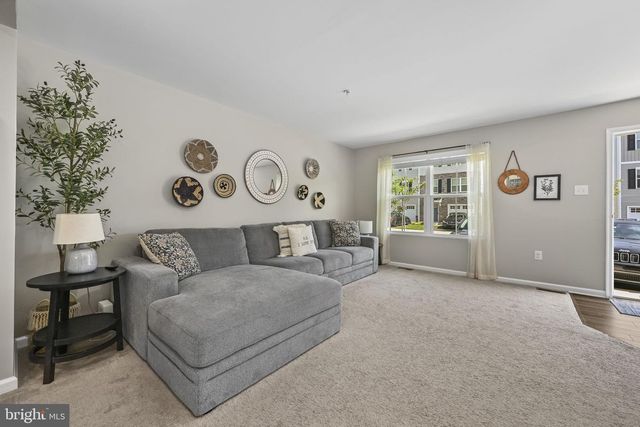 121 NELSON LN, Pottstown, PA 19464