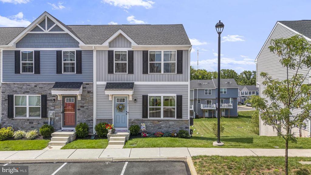 121 NELSON LN, Pottstown, PA 19464