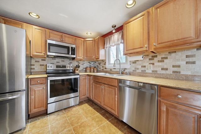 2 Back River Rd, Amesbury, MA 01913