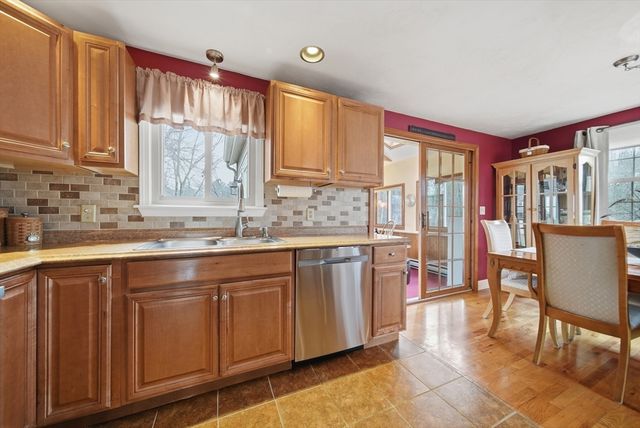 2 Back River Rd, Amesbury, MA 01913