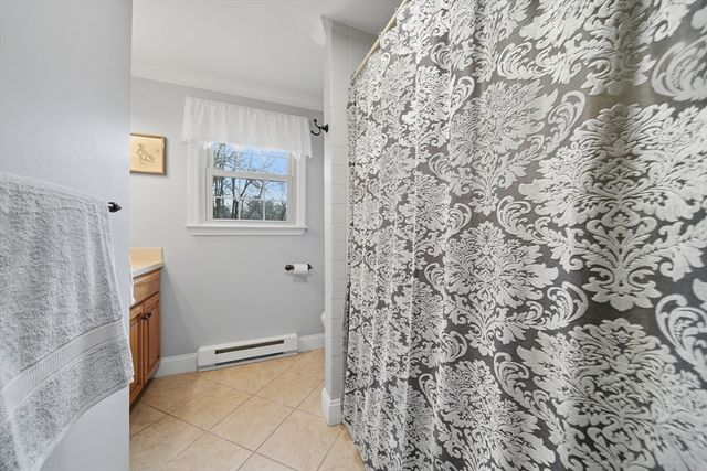 2 Back River Rd, Amesbury, MA 01913