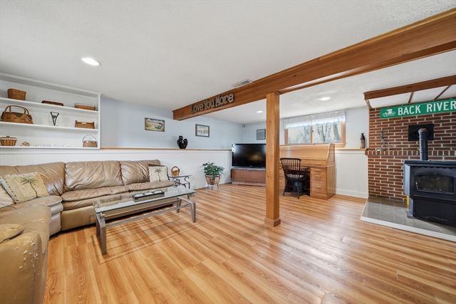 2 Back River Rd, Amesbury, MA 01913