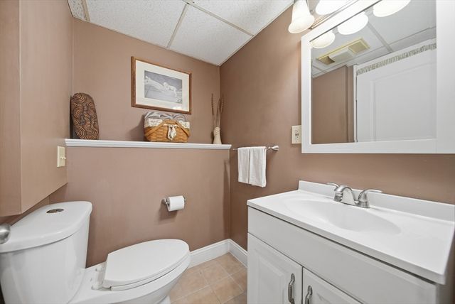 2 Back River Rd, Amesbury, MA 01913