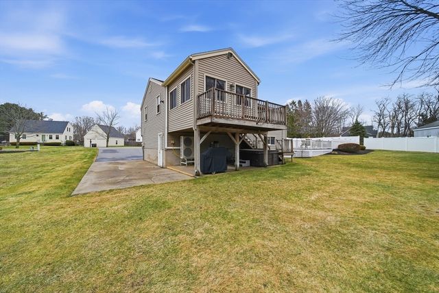 2 Back River Rd, Amesbury, MA 01913