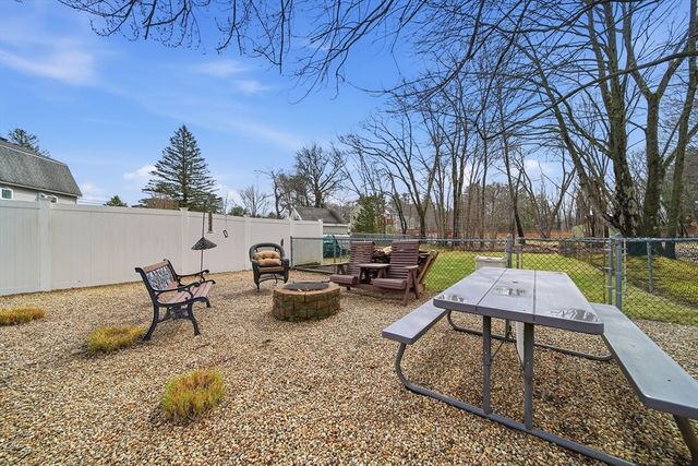 2 Back River Rd, Amesbury, MA 01913