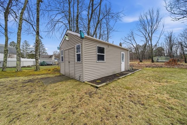 2 Back River Rd, Amesbury, MA 01913