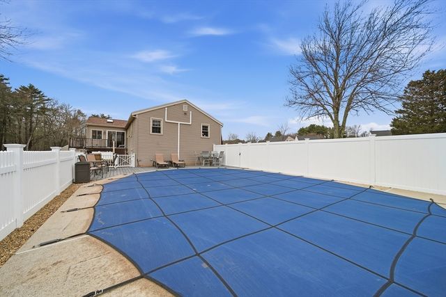 2 Back River Rd, Amesbury, MA 01913