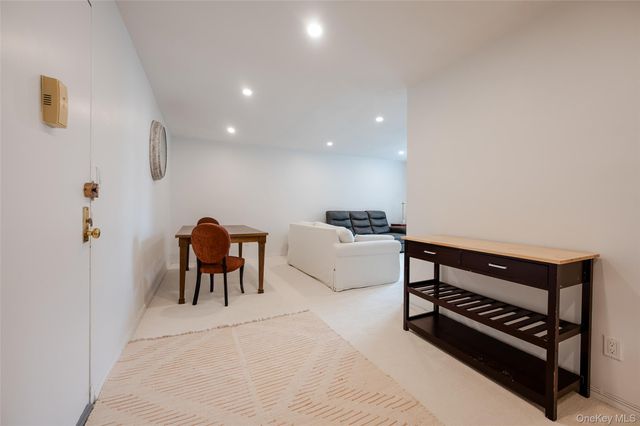 410 E Broadway E 5R, Long Beach, NY 11561