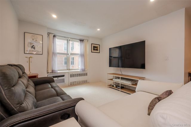 410 E Broadway E 5R, Long Beach, NY 11561