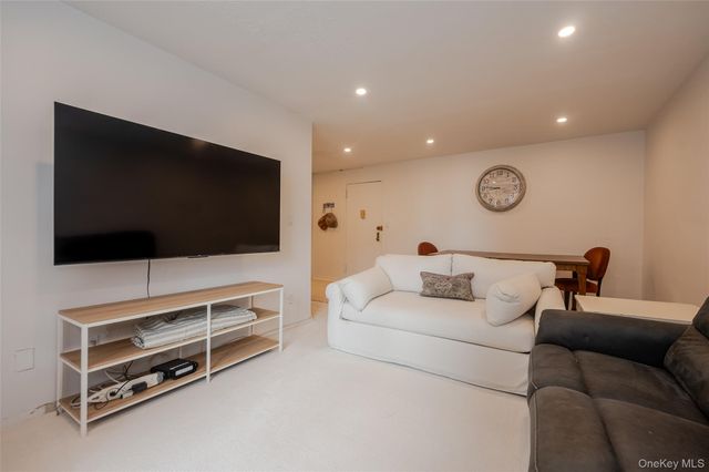 410 E Broadway E 5R, Long Beach, NY 11561