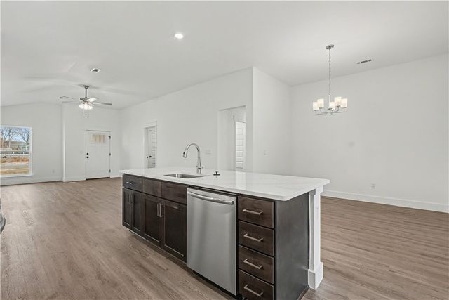 3610 N Wiley Drive, Siloam Springs, AR 72761