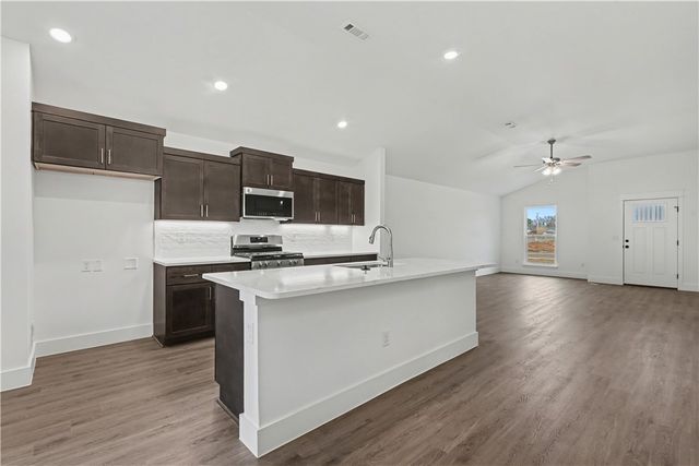 3610 N Wiley Drive, Siloam Springs, AR 72761