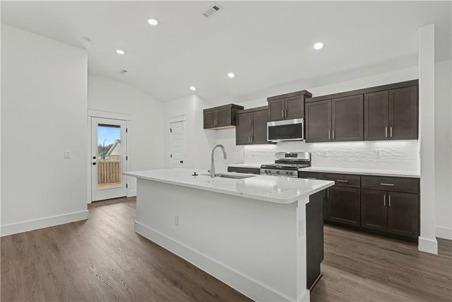 3610 N Wiley Drive, Siloam Springs, AR 72761