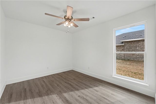 3610 N Wiley Drive, Siloam Springs, AR 72761