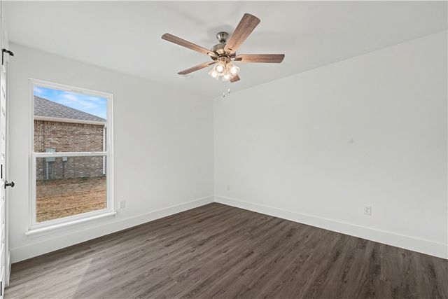 3610 N Wiley Drive, Siloam Springs, AR 72761