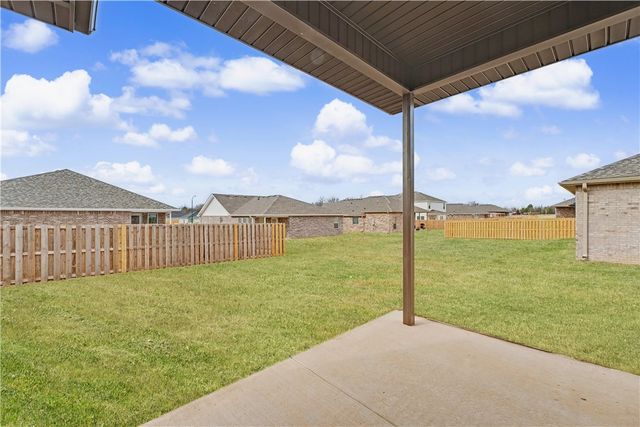 3610 N Wiley Drive, Siloam Springs, AR 72761