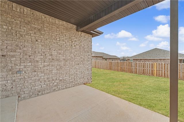 3610 N Wiley Drive, Siloam Springs, AR 72761
